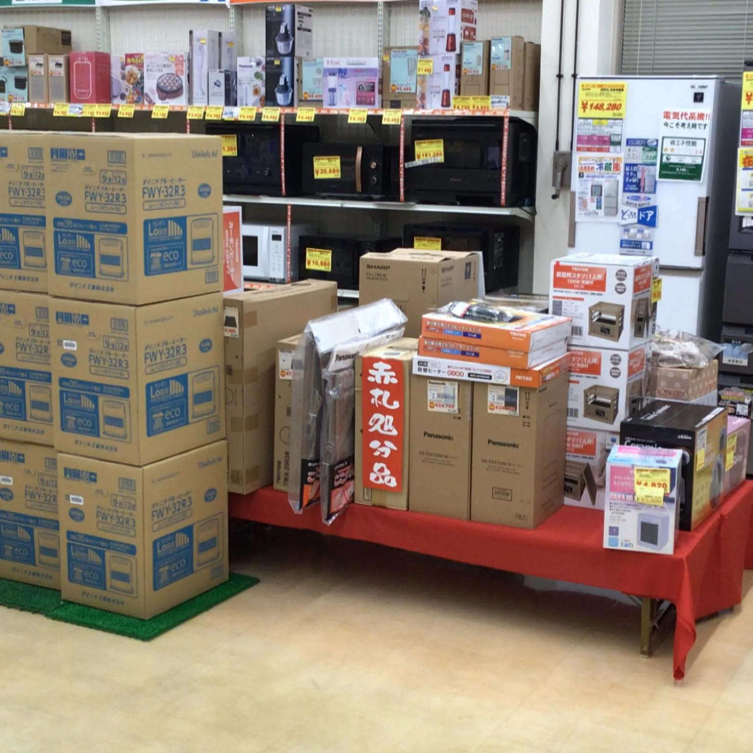 暖房家電店頭並んでます☃️